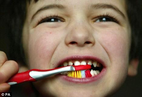 A denti stretti